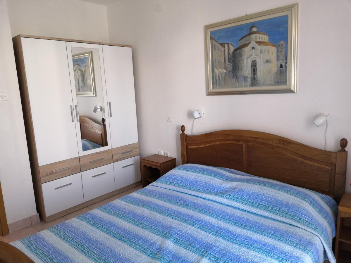 Laura And Nevio Apartments And Rooms Крес Екстериор снимка