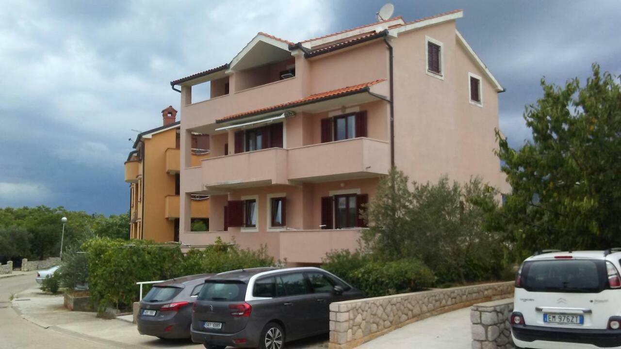 Laura And Nevio Apartments And Rooms Крес Екстериор снимка