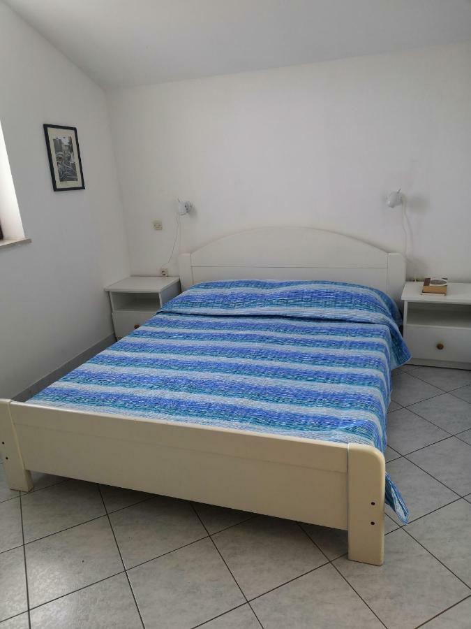 Laura And Nevio Apartments And Rooms Крес Екстериор снимка