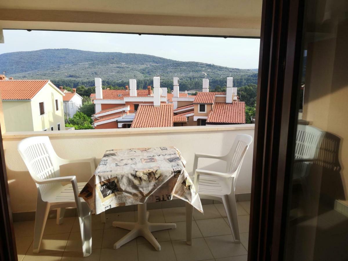 Laura And Nevio Apartments And Rooms Крес Екстериор снимка