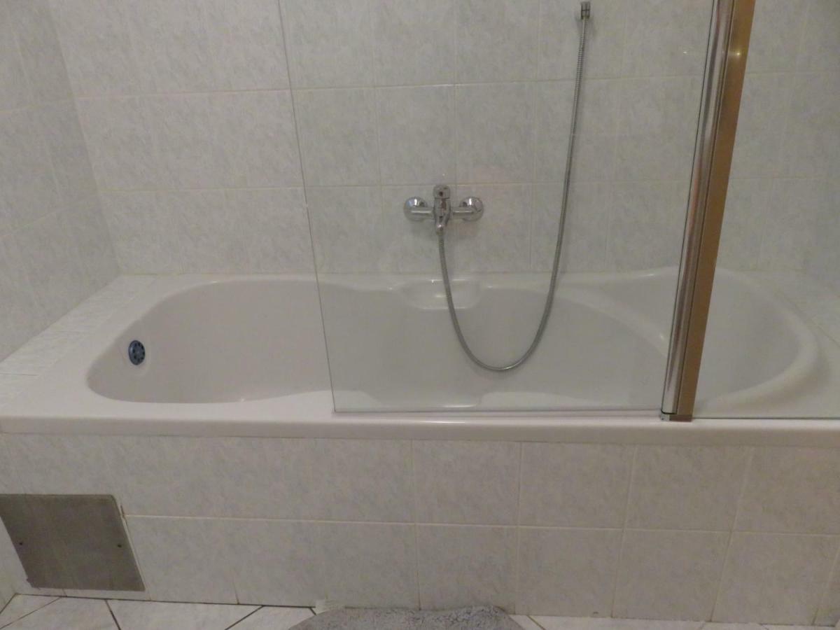 Laura And Nevio Apartments And Rooms Крес Екстериор снимка