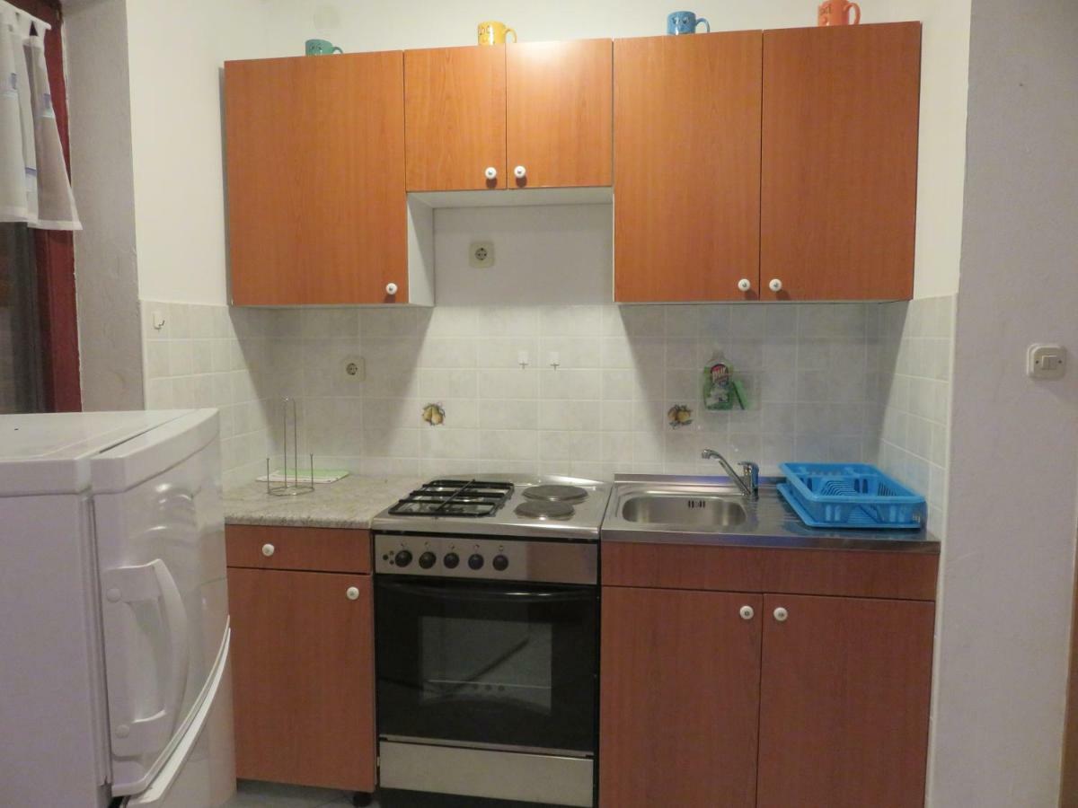 Laura And Nevio Apartments And Rooms Крес Екстериор снимка