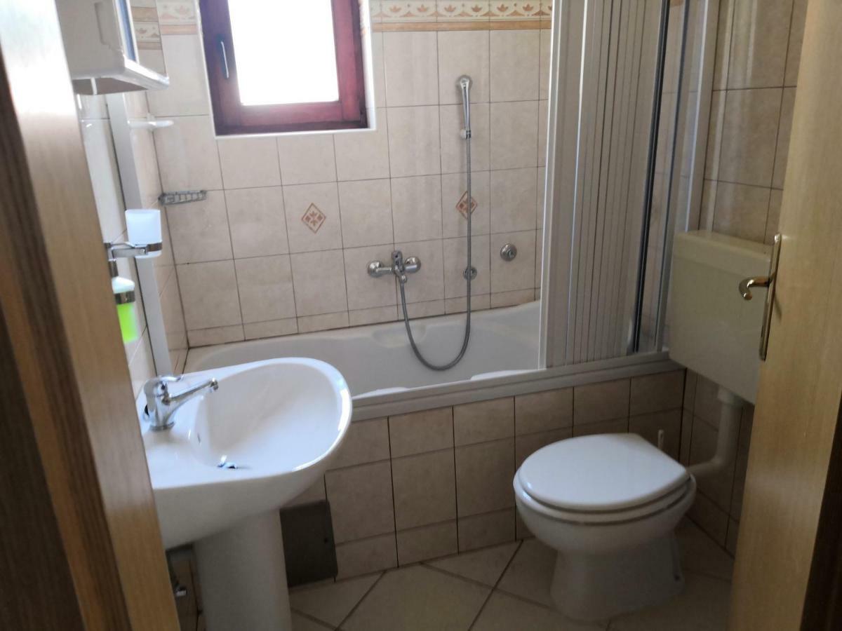 Laura And Nevio Apartments And Rooms Крес Екстериор снимка