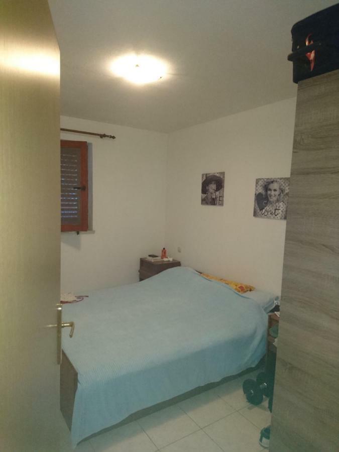 Laura And Nevio Apartments And Rooms Крес Екстериор снимка